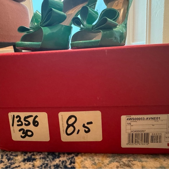 Beautiful Valentino D’Orsay patent leather bow heels in blue /green. Worn twice. - Picture 3 of 11
